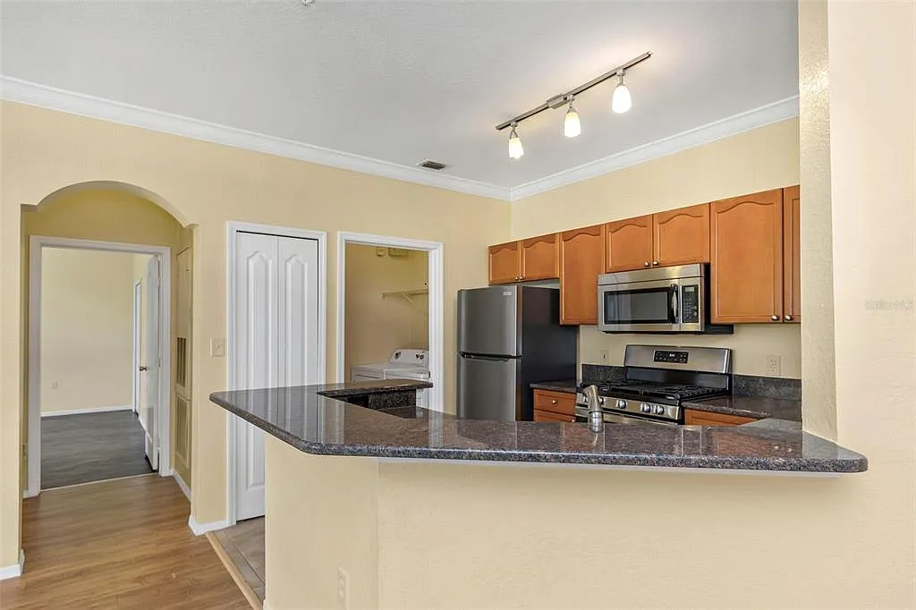 2 bed, 2.0 bath, 1309 sqft, $2,400 — Photo 4