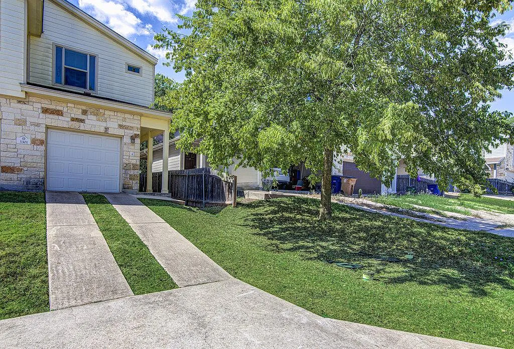3 bed, 2.5 bath, 1500 sqft, $1,995 — Photo 2