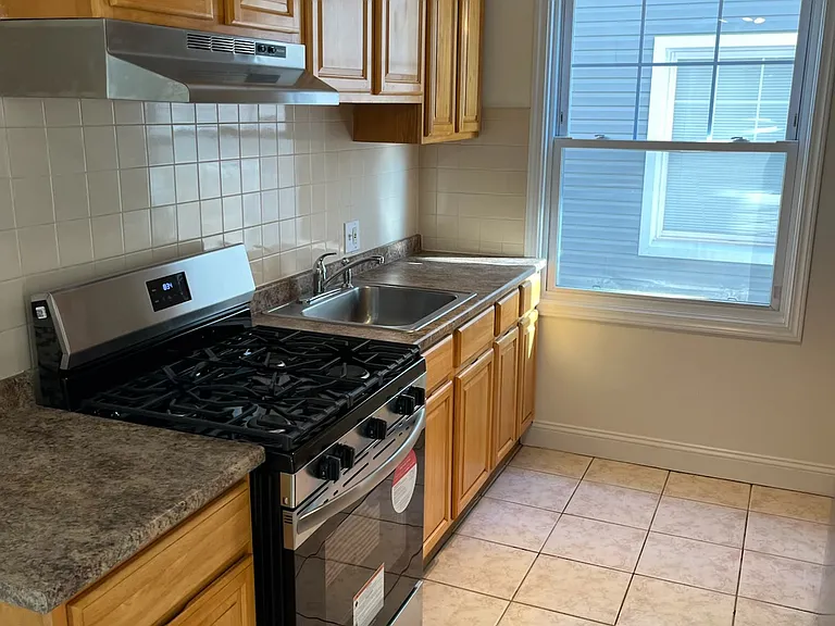 12 Abbott Pl #1 — Photo 4
