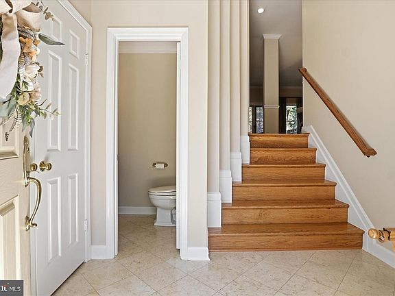 3rd image of 1496 Hampton Hill Cir