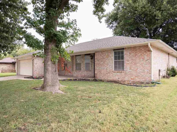 2417 Kingston Rd, Ponca City, OK 74604