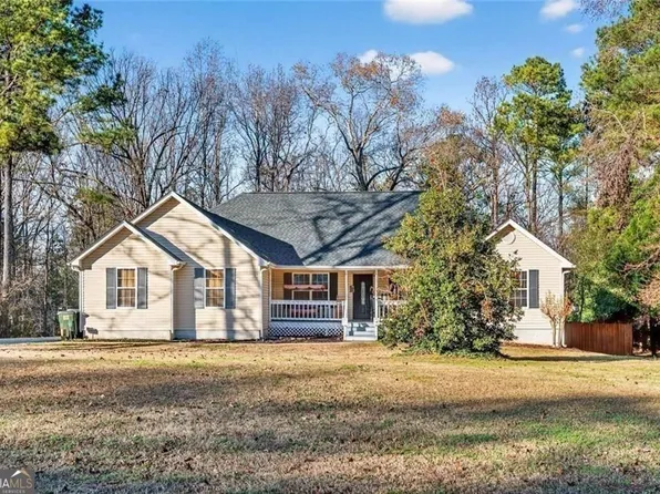 408 Strathmore Dr, Sharpsburg, GA 30277