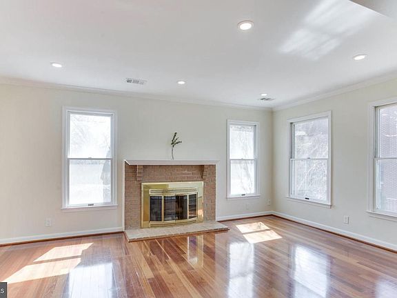 3rd image of 213 Locust St SE #A-a1