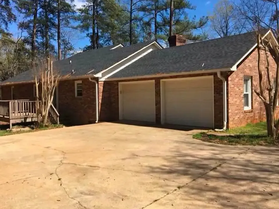 312 Holly Tree Cir