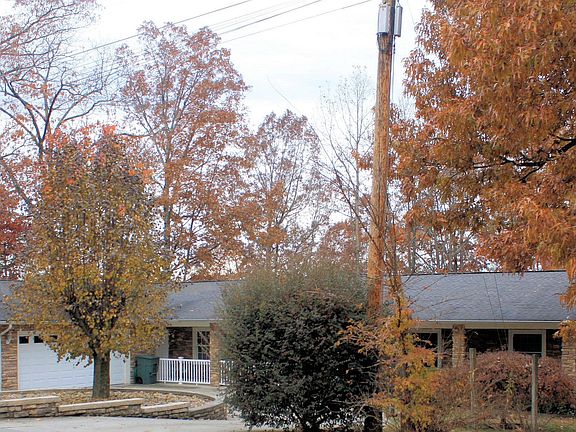 3rd image of 315 Highland Cir