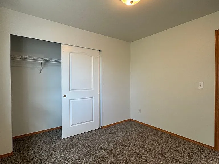 2210 N Clearview Dr — Photo 32