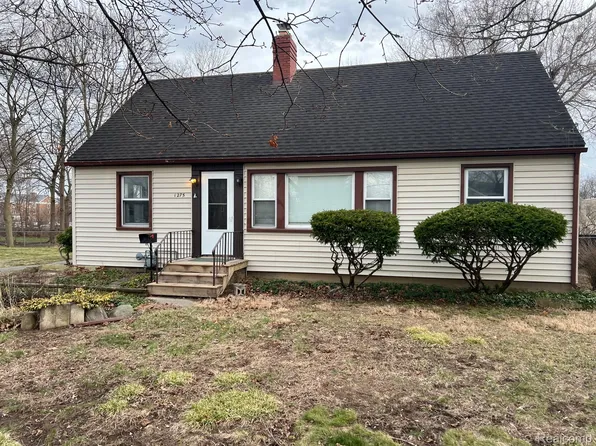 1275 University Ave, Adrian, MI 49221