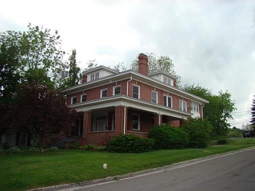 1st image of 410 W Main St