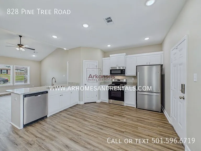 828 Pine Tree Rd — Photo 4