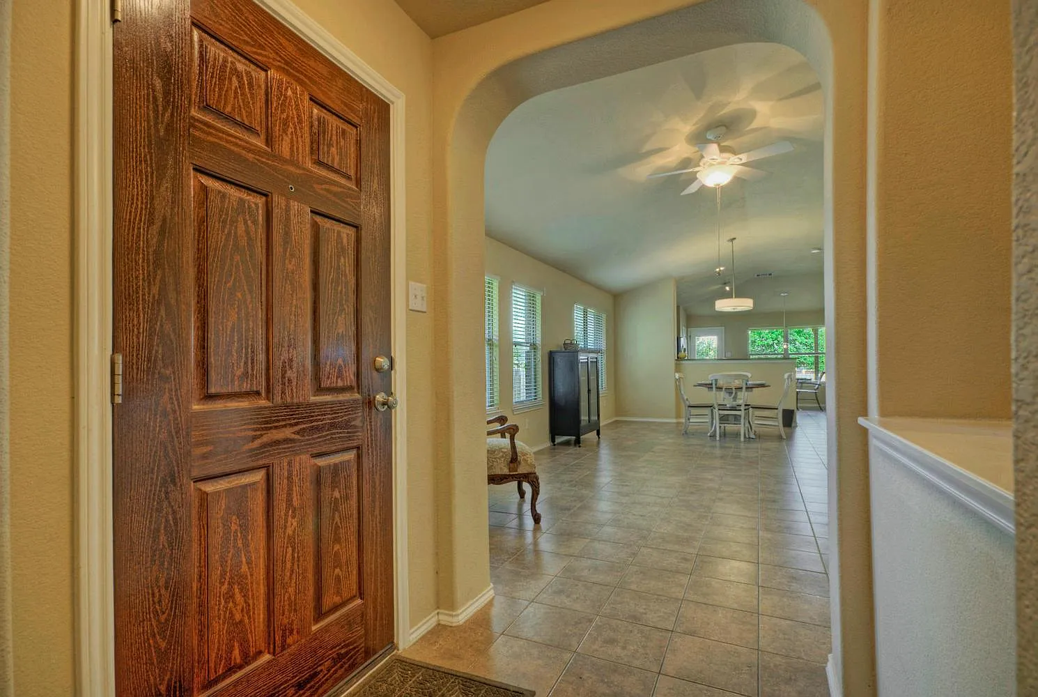 4 bed, 1720 sqft, $2,200 — Photo 4