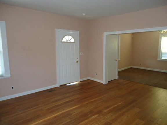 5th image of 412 Rose Hill Ave