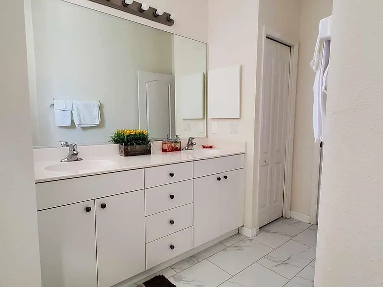 2323 Pan American Blvd — Photo 29