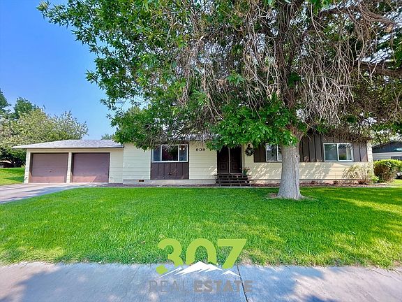 3rd image of 909 Avenue E