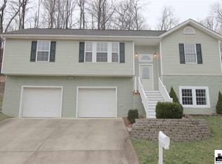 117 Deer Valley Dr, Hurricane, WV 25526