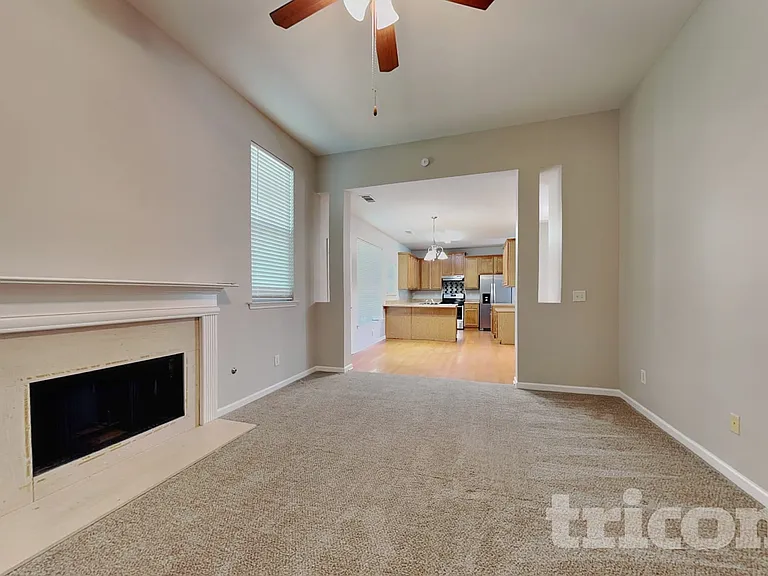 46 Crescent Woode Way — Photo 2