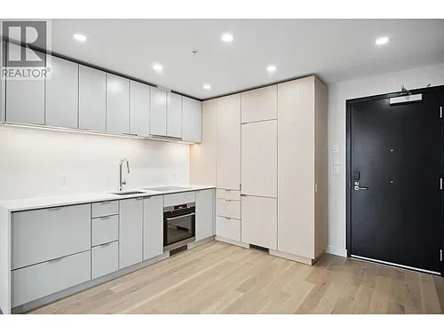 239 Keefer St #502 Photo 1