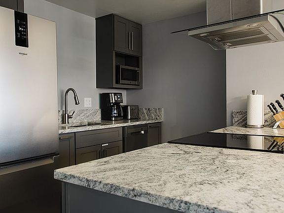 5th image of 1482 Empire Ave #305