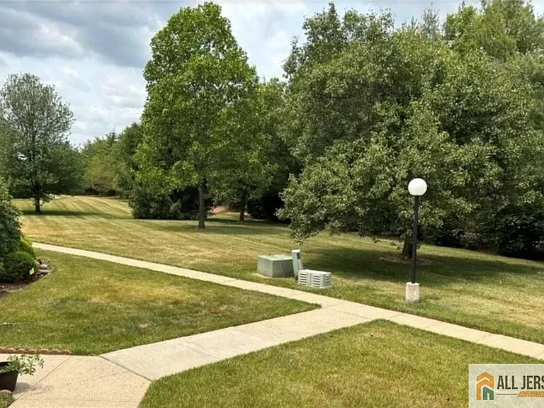 21 Woodhill St #140 — Photo 2