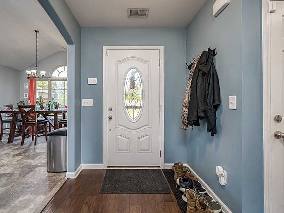 3rd image of 499 Ryan Ave