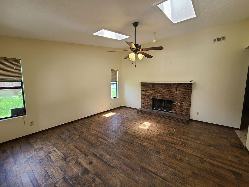 1st image of 3505 W Wood St