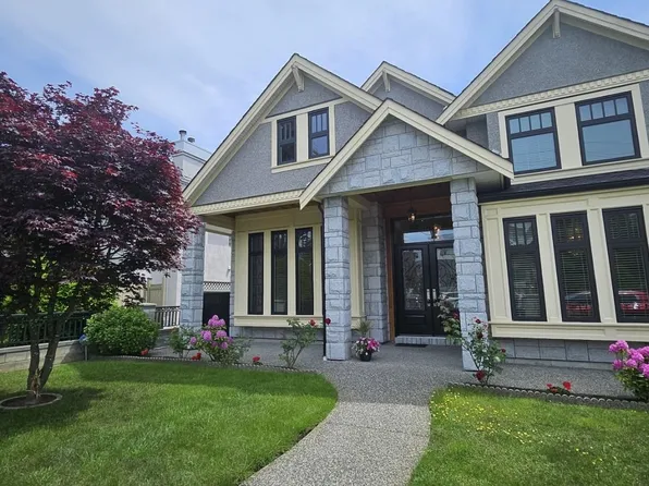 1010 Edinburgh St, New Westminster, BC V3M 2V5