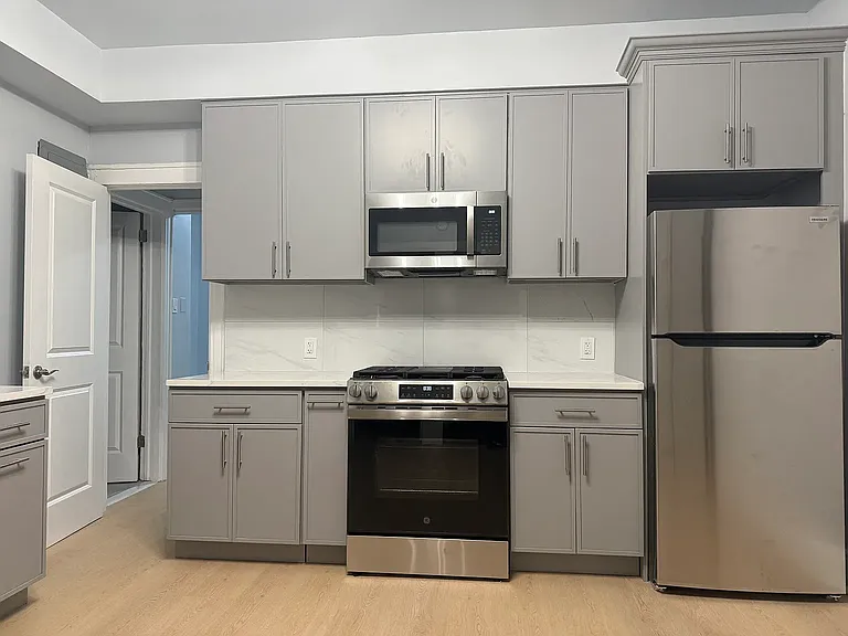 31-86 31st St #2 — Photo 7