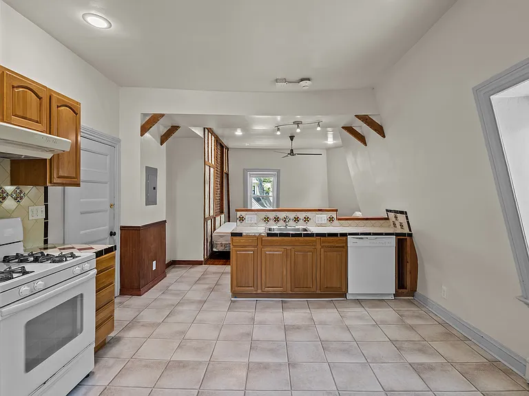 30 Princeton Ave #6 — Photo 1