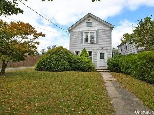 18 Lincoln Street, Riverhead, NY 11901