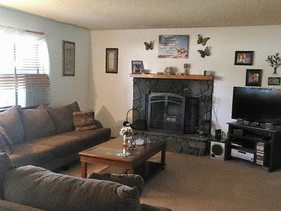5th image of 18342 Danbury Ave