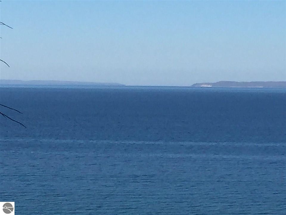 1st image of N High Bluffs Dr