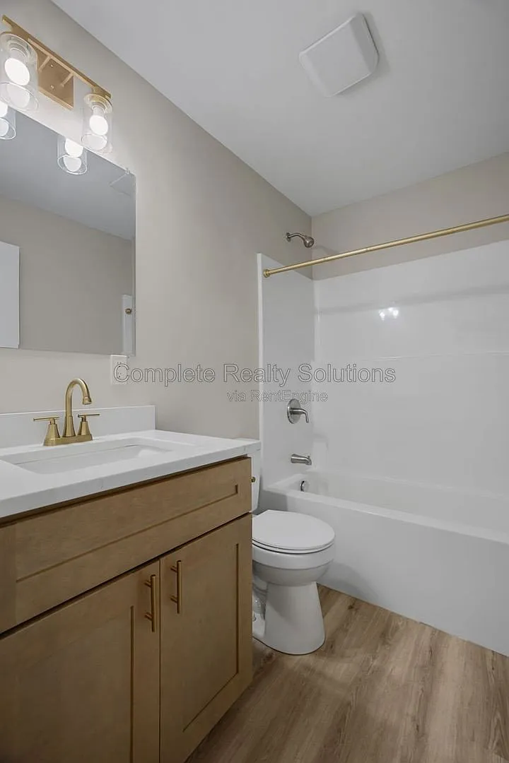 2 bed, 2.0 bath, 930 sqft, $1,350 — Photo 4