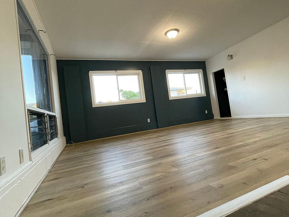 2nd image of 3232 Herbert St