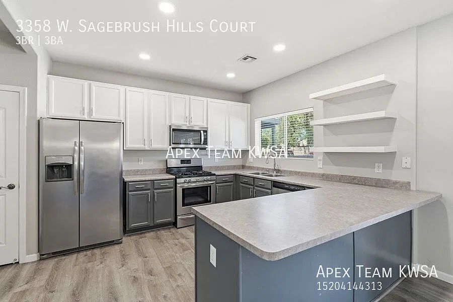 $2200 - Beautiful Remodeled Northwest Tucson Home with Solar! — Photo 3