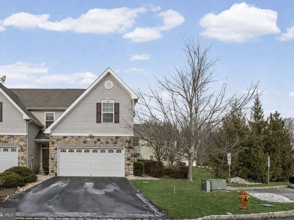 1st image of 246 Brinley Dr