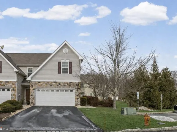 246 Brinley Dr, Pennington, NJ 08534