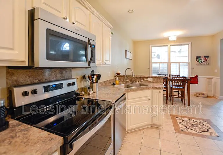 107 Hialeah Ct — Photo 2