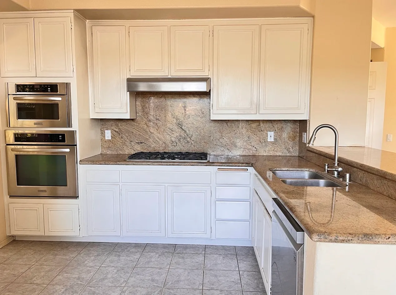 4 bed, 2.5 bath, 1915 sqft, $5,300 — Photo 2