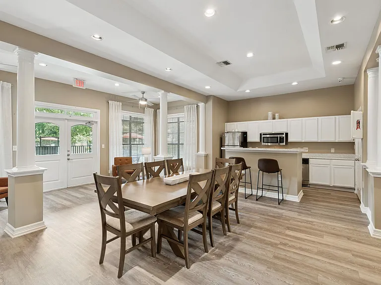 Lakeshore Villas apartments community photo