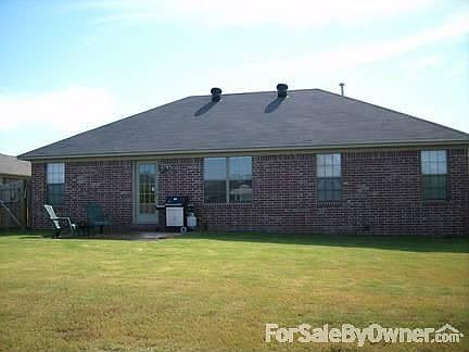Backyard view : Large backyard, patio