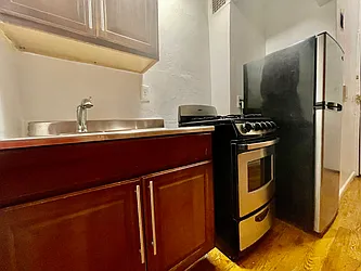 Rented by R New York