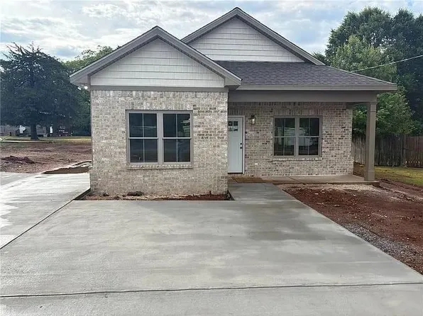 4033 32nd St SW, Lanett, AL 36863