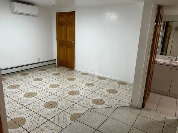 (undisclosed Address), Flushing, NY 11367