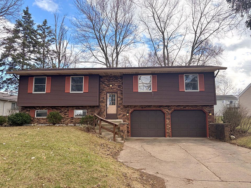 1st image of 3382 Devon Dr NE