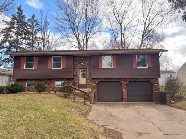 3382 Devon Dr NE, Grand Rapids, MI 49546