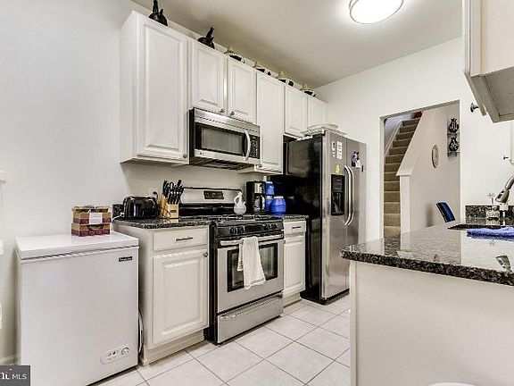 3rd image of 6583 Grange Ln Unit 402