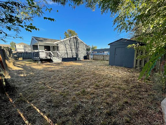 Large Fully Fenced backyard unit with two storage unit