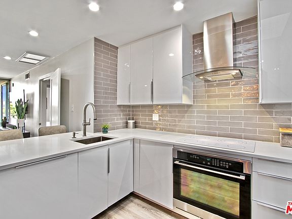 5th image of 1550 N Laurel Ave APT 302