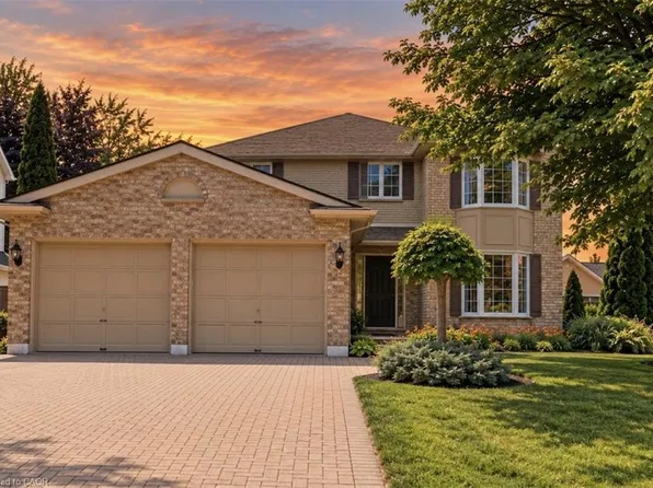 12 Harvest Oak Dr, Welland, ON L3C 6Z1