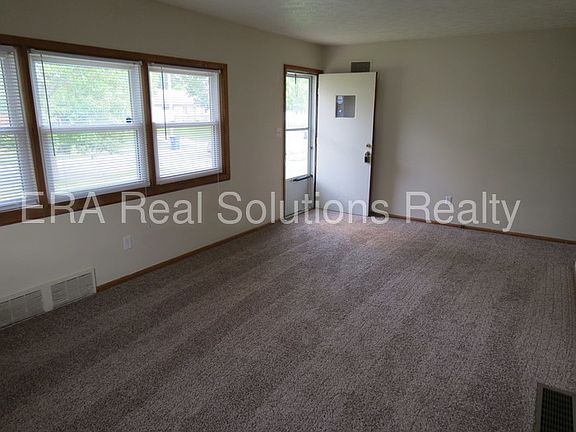 3rd image of 685 Savannah Dr