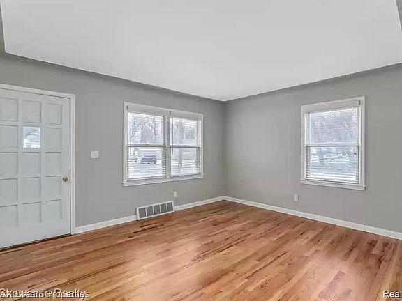 4th image of 2001 Dallas Ave